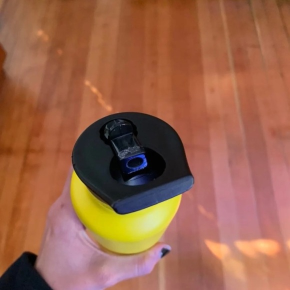 Hydro flask 24 oz Lemon Yellow - Picture 5 of 5